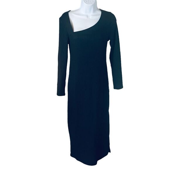 NEW. A NEW DAY. SMALL, SENSUAL BLACK BODYCON DRESS, SIDE SLITS AND 3/4’ SLEEVES - Picture 1 of 7